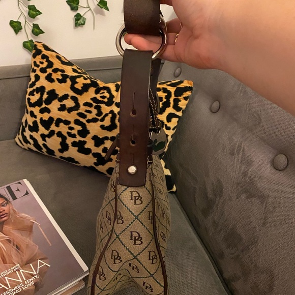 SOLD Vintage Dooney and Bourke shoulder bag - Picture 6 of 12